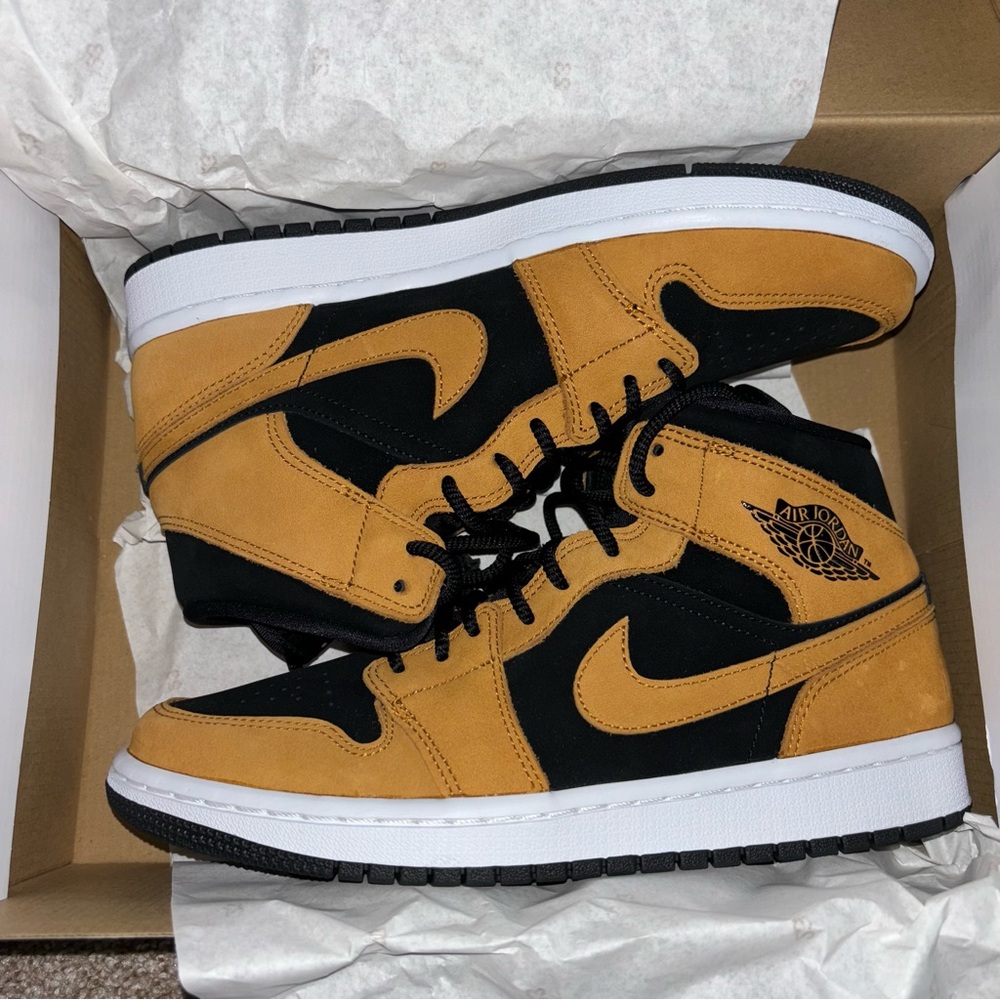 Air Jordan 1 Mid SE